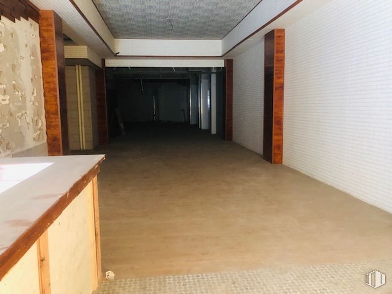 Local en venta en Calle Murcia, 5, Arganzuela, Madrid, 28045 con mueble, madera, hall, accesorio, cortina, suelo, suelos, tinte para madera, madera dura y puerta alrededor