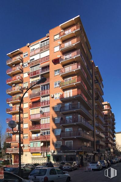 Local en venta en Calle de Joaquín Blume, 5, Móstoles, Madrid, 28935 con coche, edificio, cielo, día, rueda, bloque de torre, ventana, árbol, diseño urbano y condominio alrededor