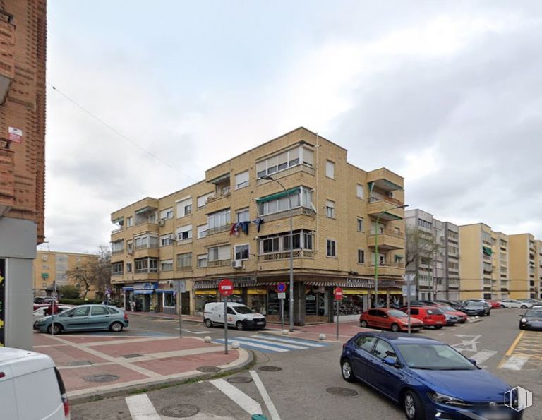 Local en venta en Calle San Antón, Parla, Madrid, 28980 con coche, edificio, rueda, vehículo terrestre, nube, cielo, vehículo, ventana, neumático y infraestructura alrededor