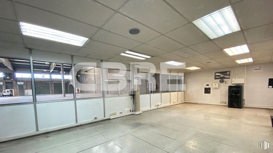 Nave en alquiler en Avenida Andalucía, km 10,3, Villaverde, Madrid, 28041 con ventana, edificio, accesorio, suelo, suelos, lámpara fluorescente, rectángulo, vidrio, techo y aluminio alrededor