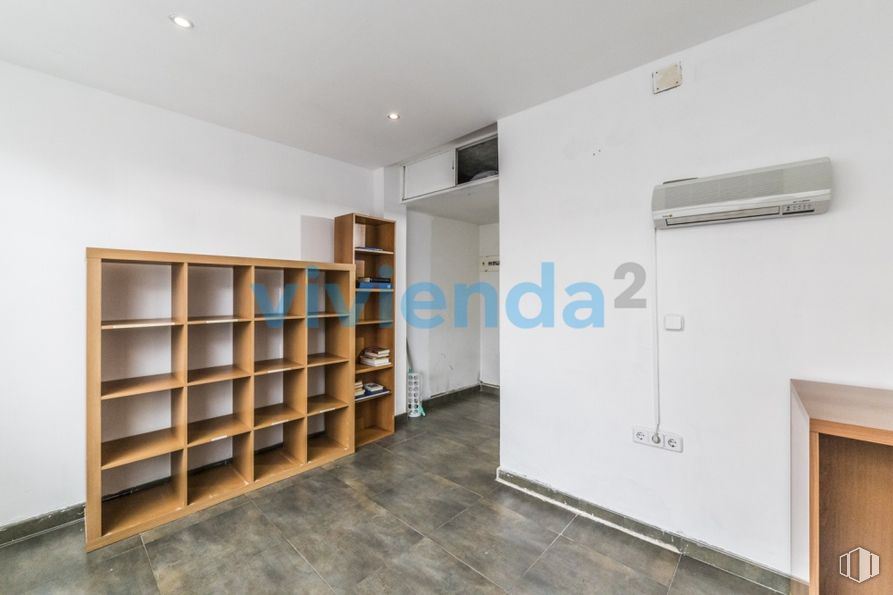 Local en venta en Calle Naranjo, Tetuán, Madrid, 28039 con estantería, propiedad, edificio, estante, accesorio, madera, estantería, diseño de interiores, alumbrado y puerta alrededor