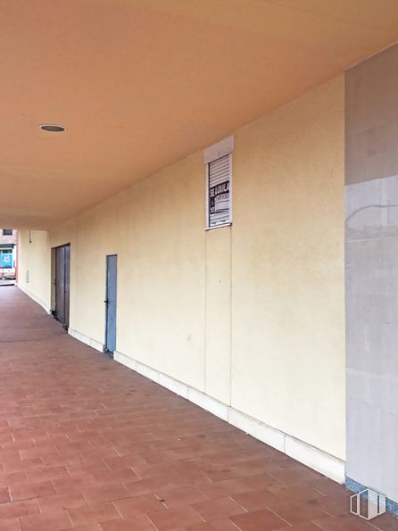 Retail for rent at Carretera Valladolid, 28, La Lastrilla, Segovia, 40196 with window, fixture, wood, interior design, floor, paint, flooring, real estate, hall and composite material around