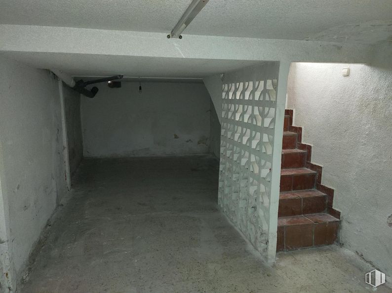 Local en venta en Calle Saturno, Barajas, Madrid, 28042 con edificio, accesorio, suelo, material compuesto, hormigón, suelos, techo, sótano, escayola y habitación alrededor