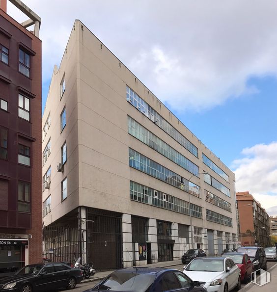 Industrial for rent at Edificio Indubuilding, Calle Tomás Bretón, Arganzuela, Madrid, 28045 with building, window, daytime, cloud, sky, tower block, urban design, fixture, condominium and neighbourhood around