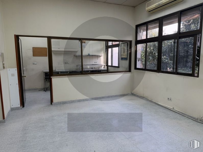 Retail for rent at Calle Benerisa, 17, Moncloa - Aravaca, Madrid, 28023 with window, flooring, floor, interior design, ceiling, glass, hall, tile flooring, transparency and tile around