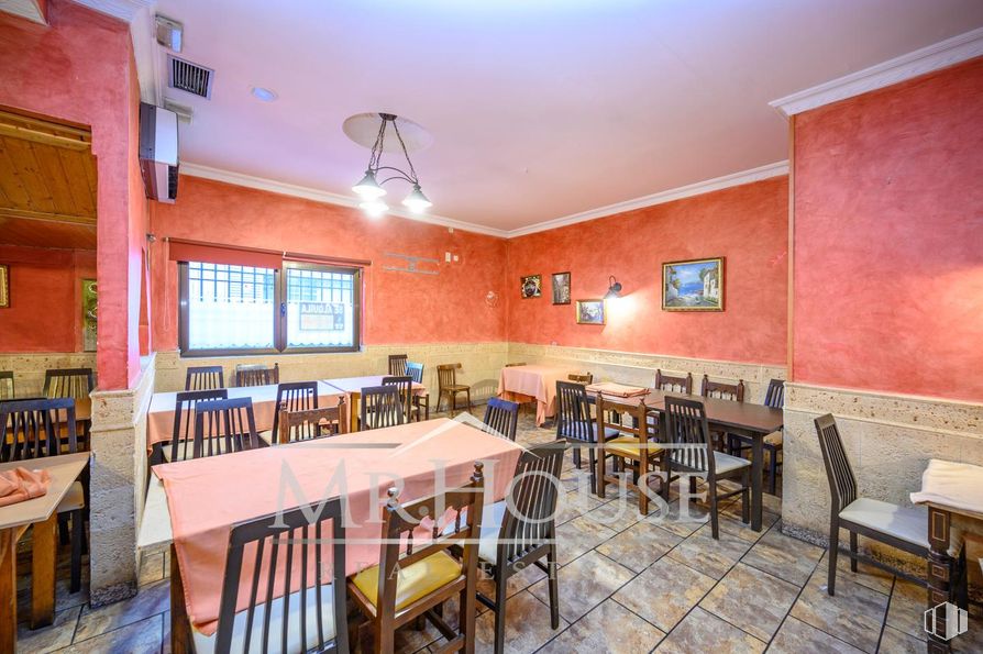 Retail for sale at Calle Dos Amigos, Parla, Madrid, 28980 with chair, light fixture, window, lighting, kitchen & dining room table, wall, interior design, furniture, flooring and restaurant around