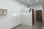 Local en alquiler y venta en Calle Portugal, Fuenlabrada, Madrid, 28942 con puerta, accesorio, madera, suelo, suelos, techo, arte, espacio, madera dura y evento alrededor