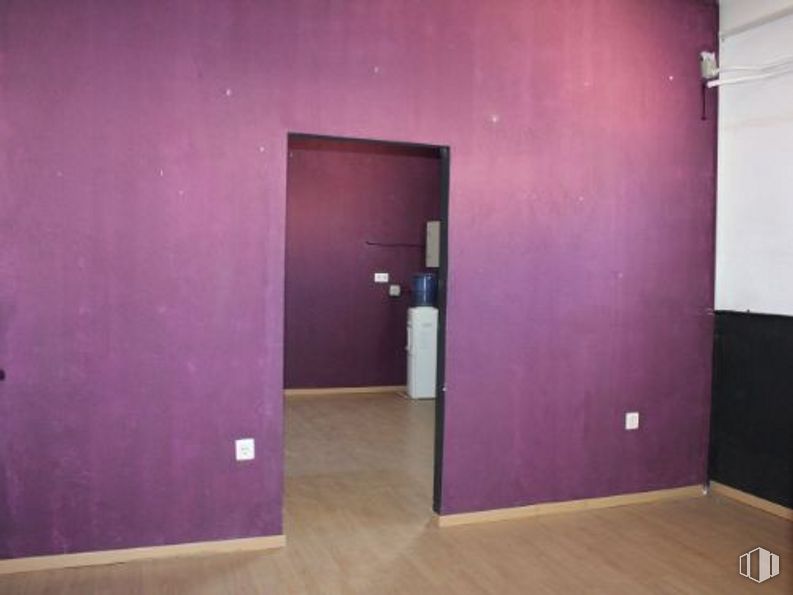 Industrial for sale & for rent at Calle Príncipe de Asturias, Villarejo de Salvanés, Madrid, 28590 with building, purple, wood, house, hall, violet, pink, flooring, floor and door around