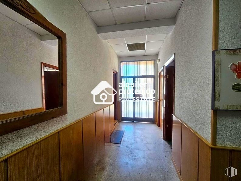 Local en alquiler en Calle Calvario, Getafe, Madrid, 28901 con accesorio, hall, madera, interiorismo, suelos, suelo, pared, inmobiliario, puerta y espejo alrededor