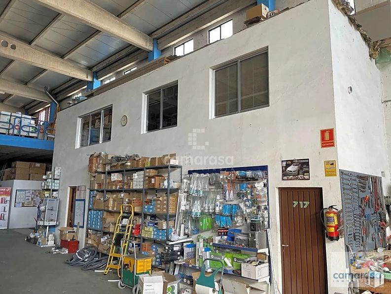 Industrial for rent at Polígono Las Hervencias, Ávila, 05004 with window, building, retail, city, human settlement, service, machine, trade, publication and shelving around