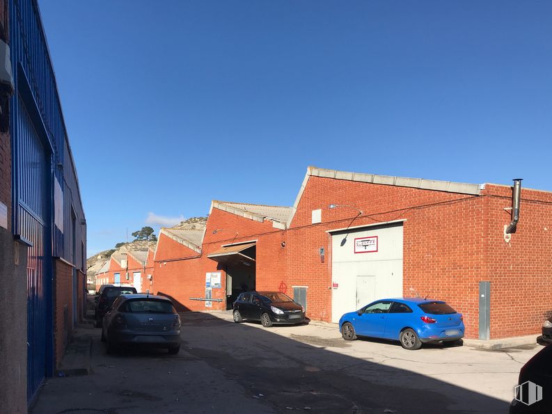 Industrial for sale at Camino Mar Chico, 21, Aranjuez, Madrid, 28300 with car, wheel, sky, land vehicle, tire, building, property, window, vehicle and road surface around