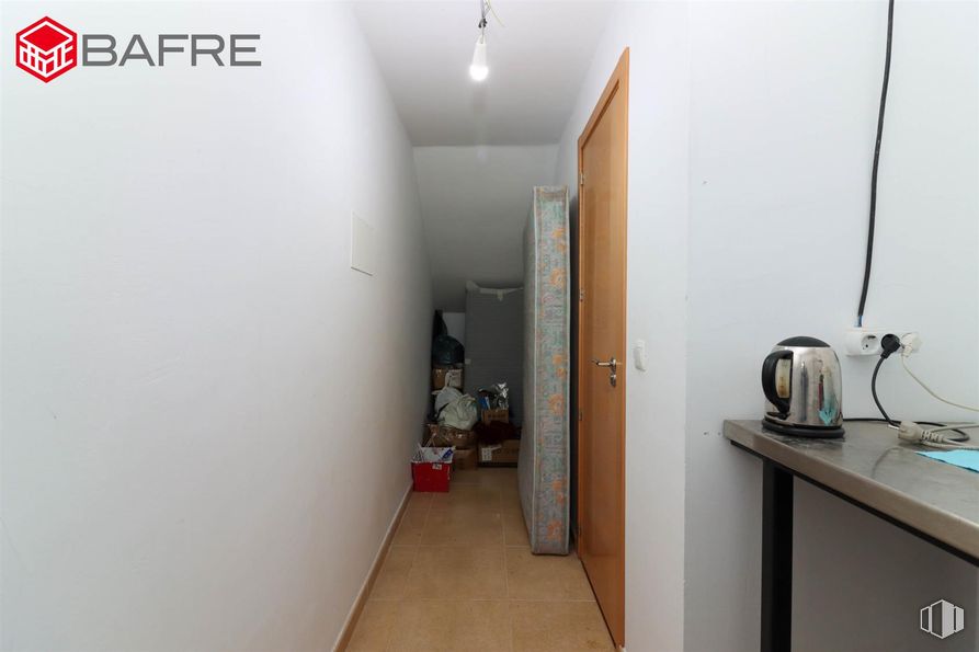 Local en venta en Avenida Córdoba, Usera, Madrid, 28026 con puerta, edificio, suelo, suelos, techo, casa, mesa, madera, habitación y madera dura alrededor