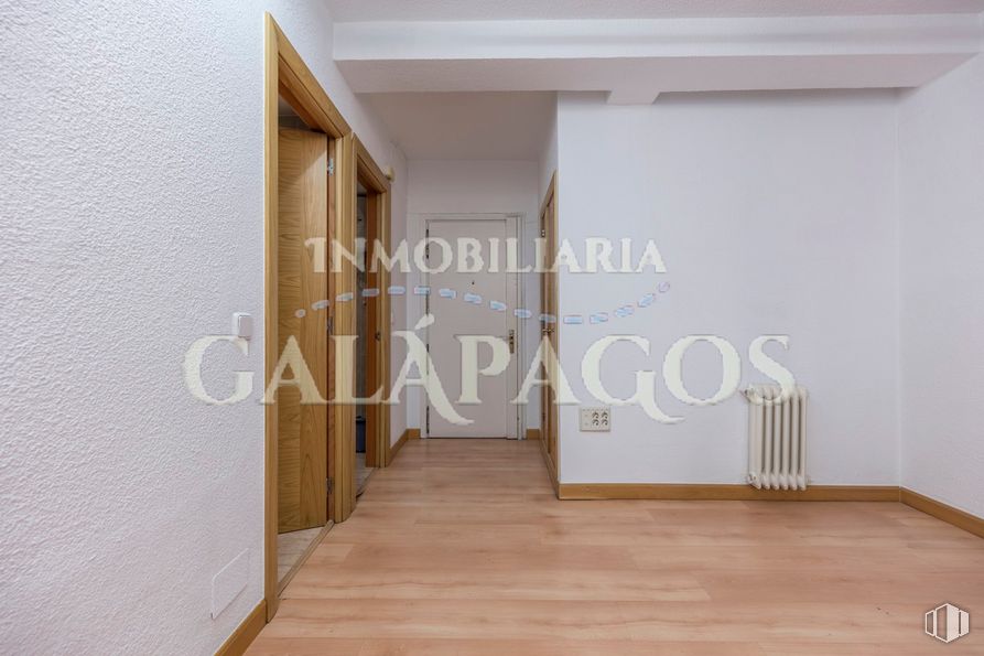 Oficina en alquiler en Calle Dulcinea, 69, Tetuán, Madrid, 28020 con propiedad, edificio, madera, interiorismo, pintura, suelos, pared, tinte para madera, hall y accesorio alrededor