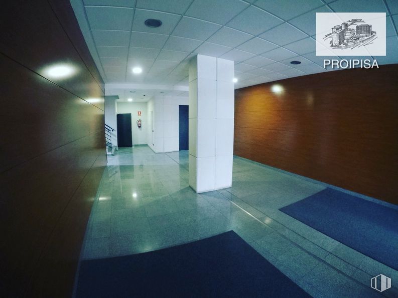 Office for sale & for rent at Calle Casas de Miravete, Villa de Vallecas, Madrid, 28031 with fixture, interior design, flooring, floor, line, wall, art, glass, tile flooring and ceiling around