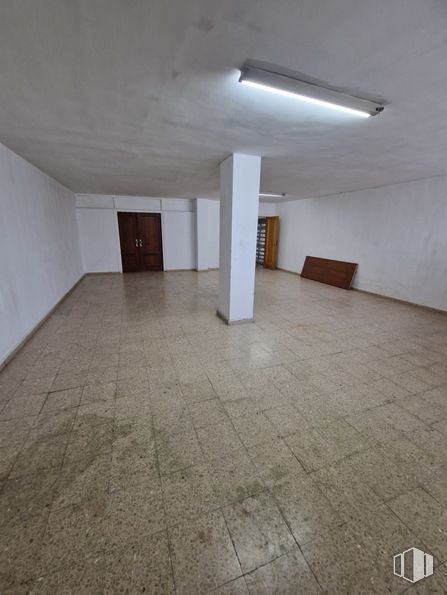 Local en venta en Avenida Doctor Toledo, Las Rozas de Madrid, Madrid, 28230 con alumbrado, ebanistería, propiedad, accesorio, pavimentos, pasillo, madera, piso, pared y material compuesto alrededor