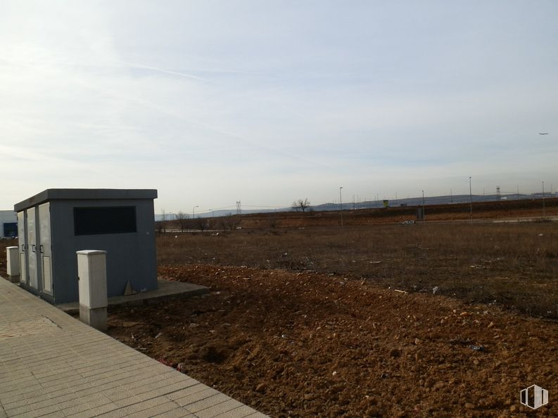 Suelo en venta en Zona industrial Mejorada, Mejorada del Campo, Madrid, 28840 con cielo, nube, asfalto, superficie de la carretera, madera, horizonte, edificio, paisaje, carretera y hierba alrededor