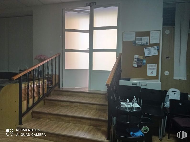 Retail for sale at Avenida Pablo Neruda, Puente de Vallecas, Madrid, 28018 with chair, property, building, interior design, wood, stairs, door, wall, floor and flooring around