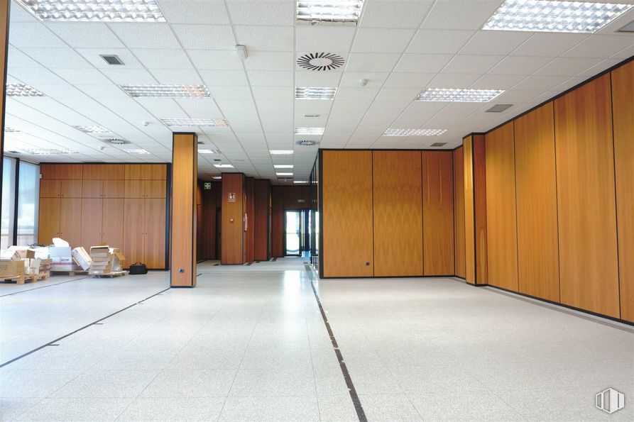 Oficina en alquiler en Calle Diego Marín Aguilera, 14, Leganés, Madrid, 28919 con edificio, hall, suelos, suelo, puerta, accesorio, techo, ciudad, evento y habitación alrededor