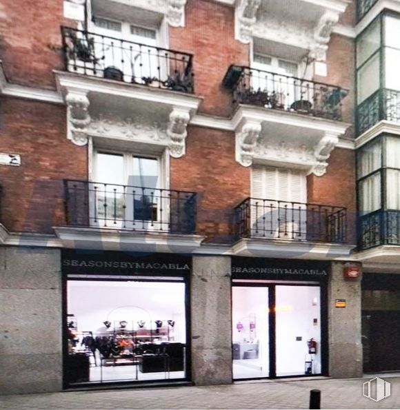 Local en venta en Calle Españoleto, Chamberí, Madrid, 28010 con ventana, puerta, edificio, pared, madera, diseño urbano, ladrillo, fachada, planta y tintes y matices alrededor