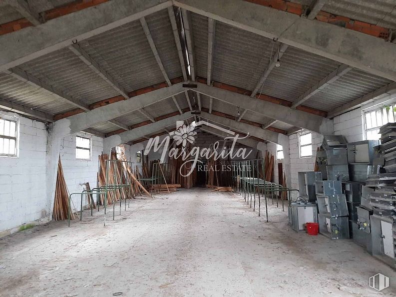 Nave en venta en Zona industrial, Bustarviejo, Madrid, 28720 con alumbrado, ventana, madera, haz, material compuesto, hormigón, techo, hall, material de construcción y metal alrededor