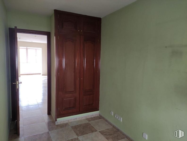 Oficina en venta en Travesía Madrid, Alcobendas, Madrid, 28100 con armario, propiedad, accesorio, puerta, edificio, madera, pintura, piso, suelo y tinte para madera alrededor