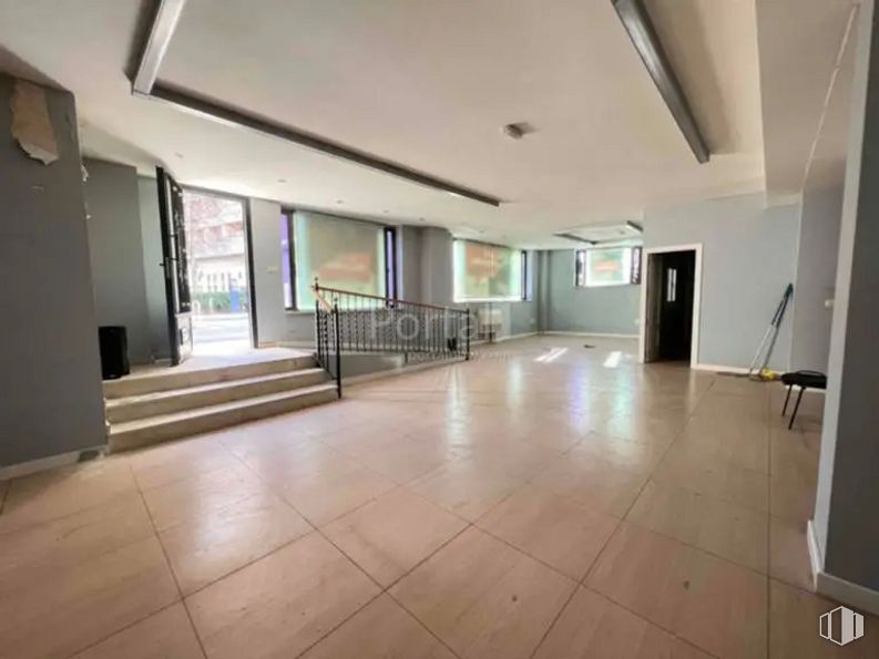 Retail for sale at Calle Parque del Huécar, Cuenca, 16001 with fixture, flooring, wood, floor, real estate, hall, ceiling, tile flooring, glass and hardwood around