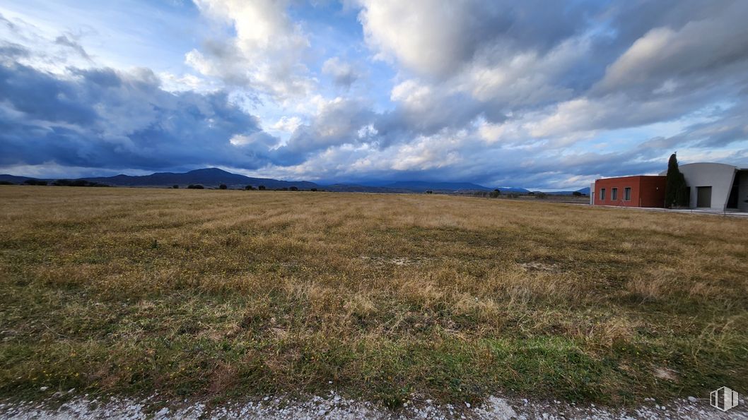 Land for sale at Polígono 36 Parcela 76, Escalona, Toledo, 45910 with house, cloud, sky, atmosphere, natural landscape, highland, cumulus, plant, mountainous landforms and building around