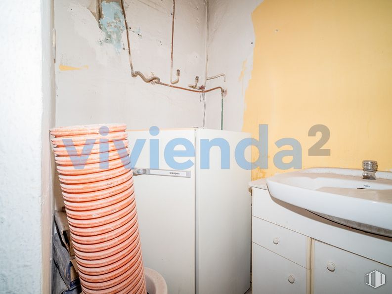 Local en venta en Calle José Hierro, Ciudad Lineal, Madrid, 28027 con mueble de baño, alumbrado, fregadero, ebanistería, mueble, textil, madera, interiorismo, accesorio de plomería y cajón alrededor