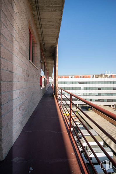 Industrial for sale at Calle Albasanz, 14 B, San Blas - Canillejas, Madrid, 28037 with building, window, sky, wood, architecture, road surface, fence, symmetry, metropolitan area and city around