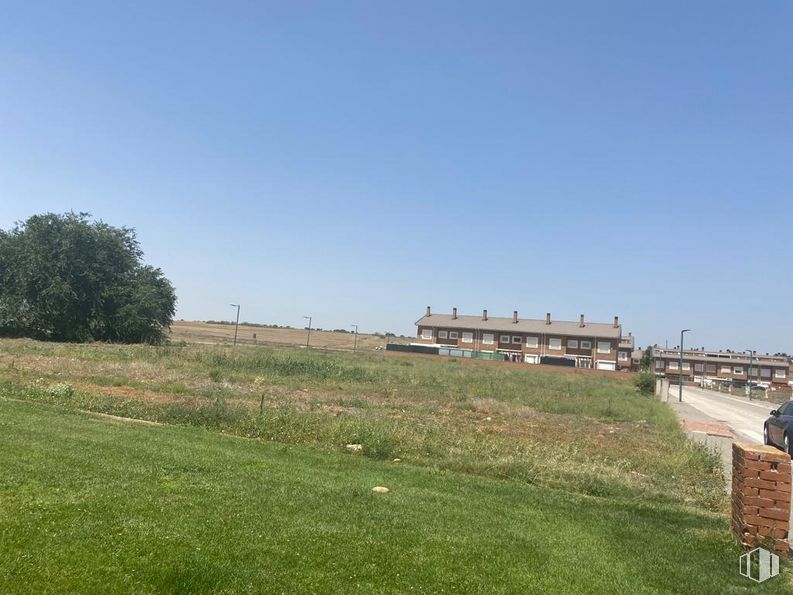 Land for sale at Calle Extremadura, Marchamalo, Guadalajara, 19180 with building, sky, plant, land lot, grass, tree, natural landscape, landscape, grassland and horizon around