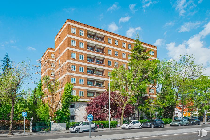 Oficina en alquiler en Calle Colombia, 62, Chamartín, Madrid, 28016 con edificio, coche, cielo, nube, durante el día, propiedad, rueda, árbol, planta y vehículo alrededor