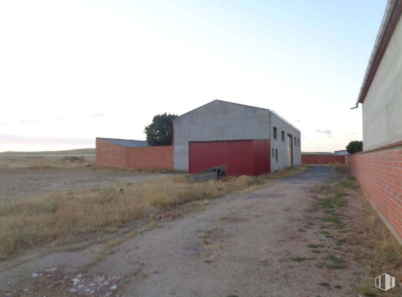 Industrial for sale at Calle Pozo, Codorniz, Segovia, 40463 with sky, wall, grass, plain, architecture, ecoregion, land lot, roof, rural area and human settlement around