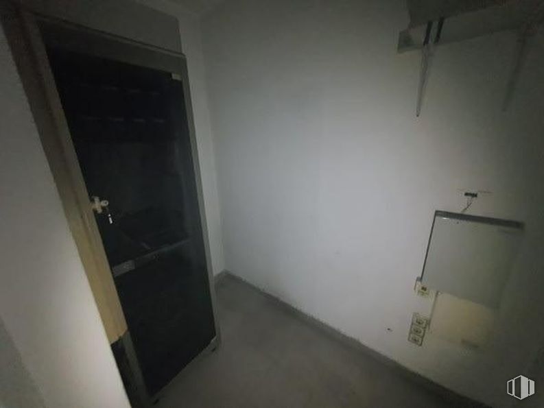 Local en venta en Calle Granadilla, Majadahonda, Madrid, 28220 con armario, edificio, madera, accesorio, suelos, suelo, madera dura, puerta, techo y casa alrededor