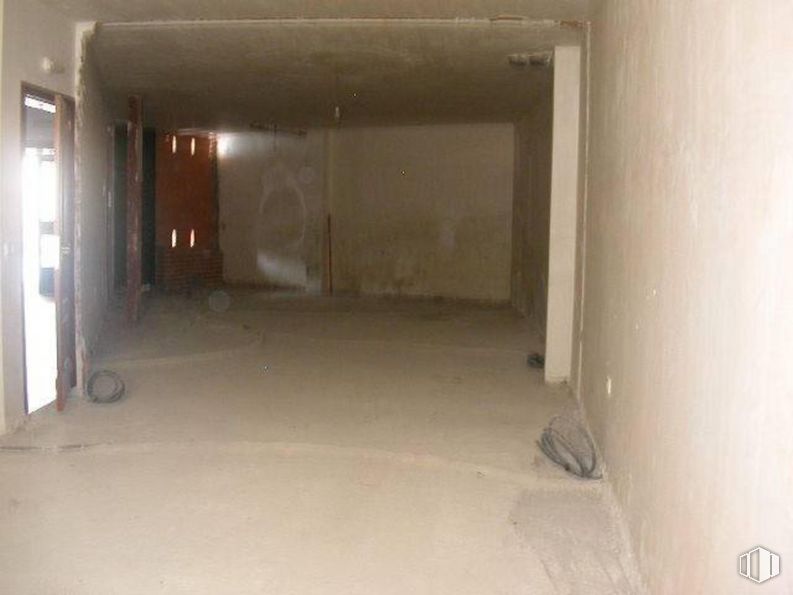 Retail for sale at Zona Centro, Moralzarzal, Madrid, 28411 with mirror, flooring, floor, fixture, gas, composite material, ceiling, concrete, plaster and basement around