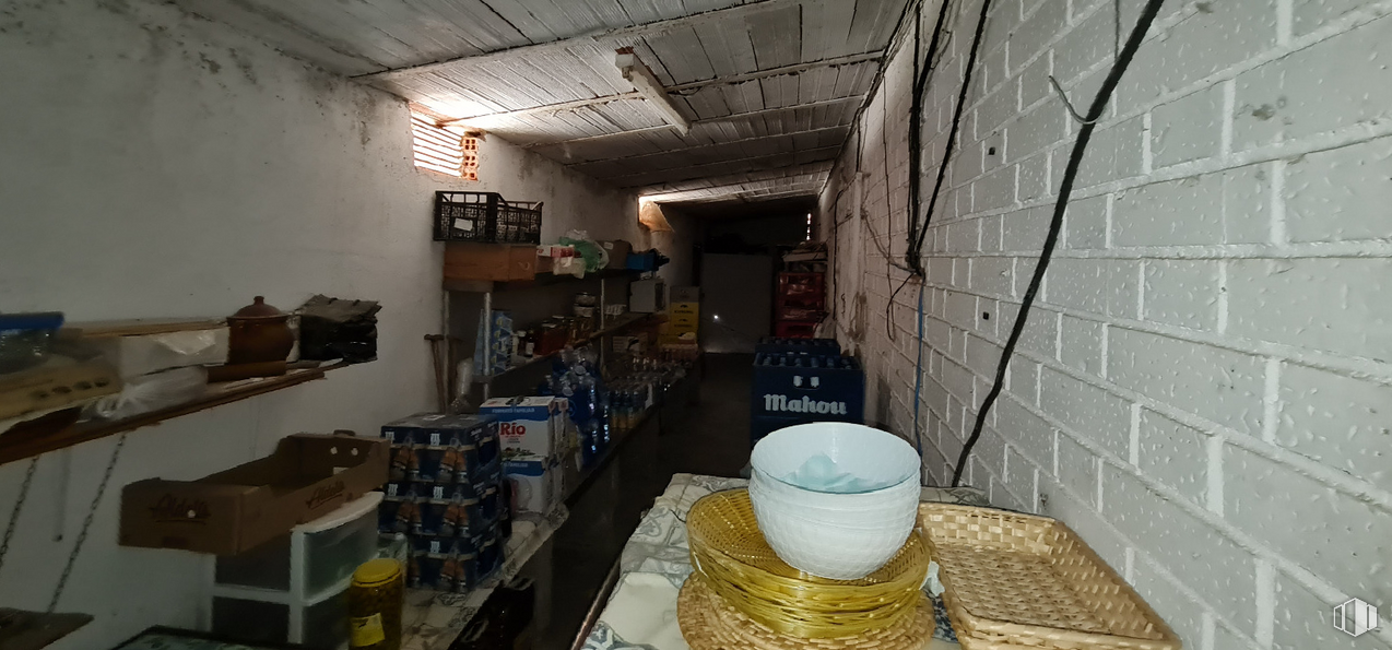 Retail for sale & for rent at Calle Lagartera, Escalona, Toledo, 45910 with packaged goods, dishware, wood, lighting, building, interior design, shelf, plate, serveware and hat around