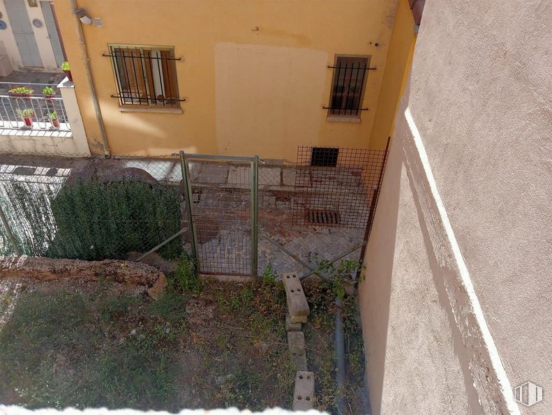 Suelo en venta en Callejón Alcolea, 7, San Lorenzo de El Escorial, Madrid, 28200 con ventana, edificio, planta, malla, madera, casa, fachada, material compuesto, diseño urbano y suelos alrededor