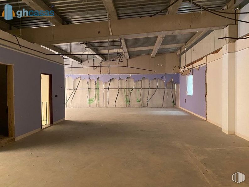 Industrial for sale at Área Industrial, Cabanillas del Campo, Guadalajara, 19171 with door, hall, building, wood, flooring, art, floor, ceiling, fixture and shade around