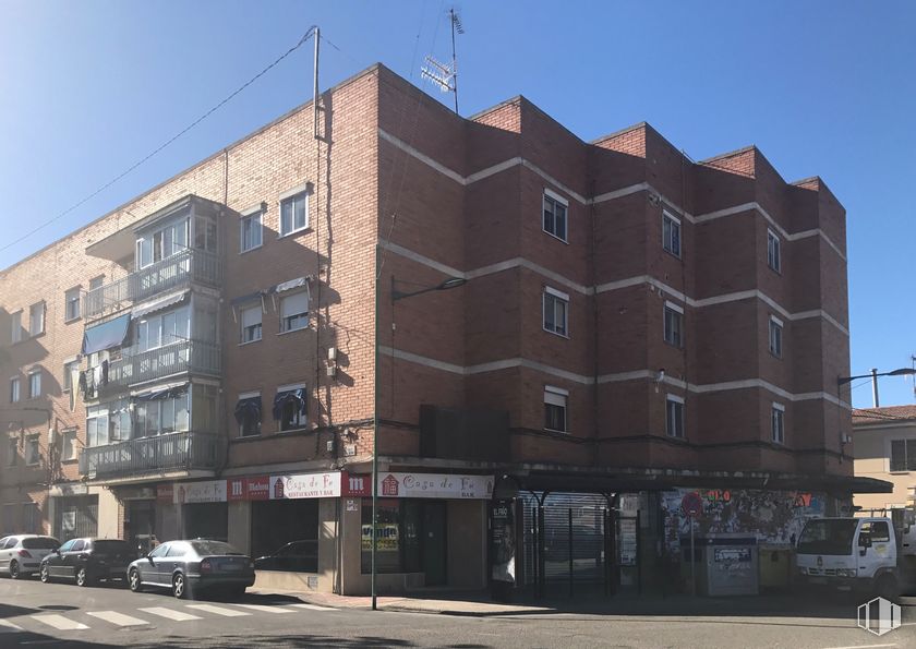 Retail for sale at Calle San Antonio, 2, Marchamalo, Guadalajara, 19180 with car, building, sky, daytime, window, street light, urban design, tower block, house and condominium around