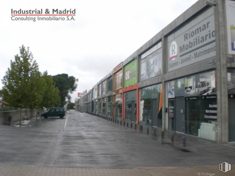 Industrial for sale & for rent at Avenida Madrid, Arganda del Rey, Madrid, 28500 with building, sky, cloud, road surface, tree, asphalt, urban design, road, gas and city around