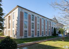 Oficina en alquiler en Calle Somera, 7-9, Moncloa - Aravaca, Madrid, 28023 con planta, edificio, ventana, cielo, accesorio, árbol, diseño urbano, ladrillo, espacio publico y barrio residencial alrededor