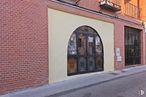 Retail for rent at Calle Laso, 11, Navalcarnero, Madrid, 28600 with window, door, road surface, brickwork, brick, architecture, building, wood, wall and residential area around