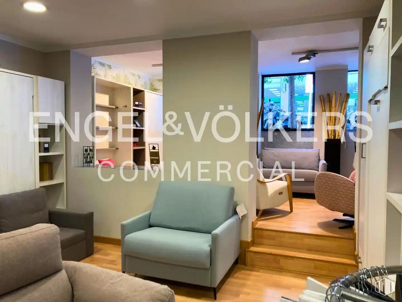 Retail for sale at Calle Núñez de Balboa, Salamanca, Madrid, 28001 with chair, property, furniture, comfort, living room, couch, interior design, flooring, floor and real estate around