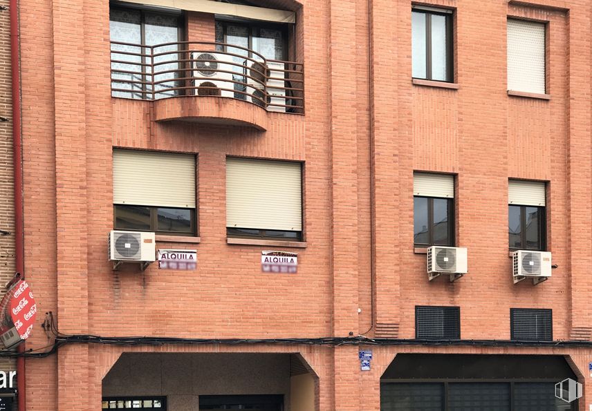 Office for rent at Avenida Madrid, Toledo, 45003 with window, brown, property, building, fixture, orange, wood, brickwork, brick and building material around