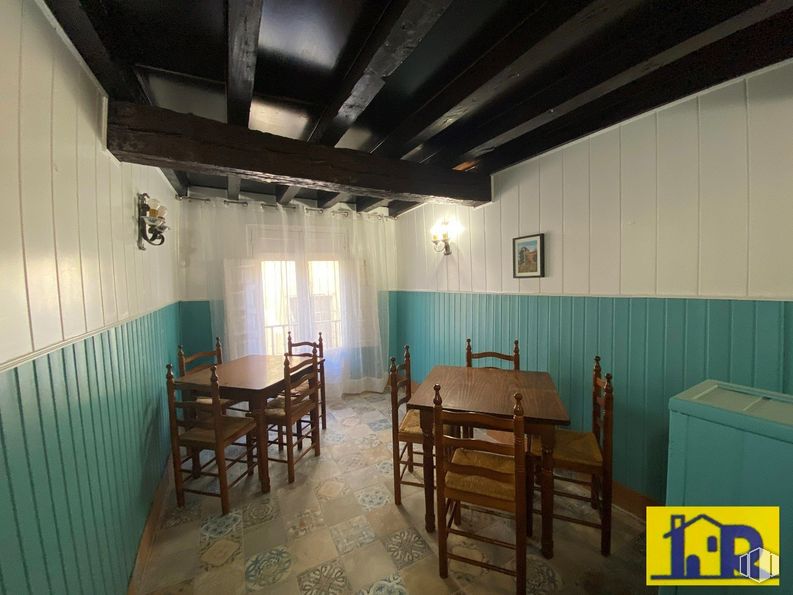 Retail for sale & for rent at Casco Antiguo, Cuenca, 16001 with chair, table, kitchen & dining room table, furniture, interior design, wood, hall, flooring, floor and house around