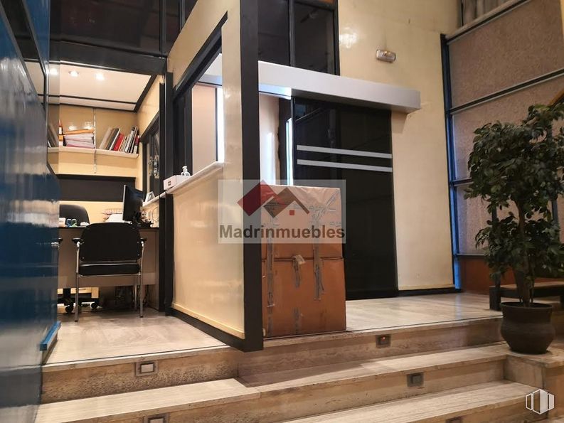 Local en venta en Calle de la Luna, 8, Centro, Madrid, 28004 con planta de interior, silla, planta, madera, pavimentos, piso, maceta, bienes raíces, ebanistería y edificio alrededor