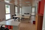 Office for sale at Zona Montealina, Pozuelo de Alarcón, Madrid, 28223 with desk, window, chair, furniture, table, property, building, fixture, architecture and wood around