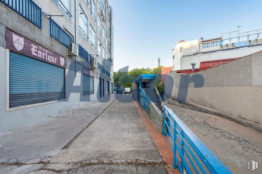 Office for sale at Calle Arroyo Bueno, Villaverde, Madrid, 28021 with sky, road surface, asphalt, track, building, road, window, rolling, urban design and vehicle around