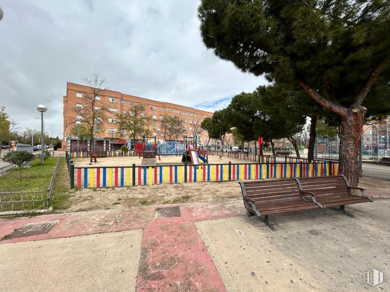 Local en alquiler en Zona Leganés Norte, Leganés, Madrid, 28919 con mesa de trabajo, edificio, cielo, planta, nube, durante el día, superficie de la carretera, asfalto, árbol y diseño urbano alrededor