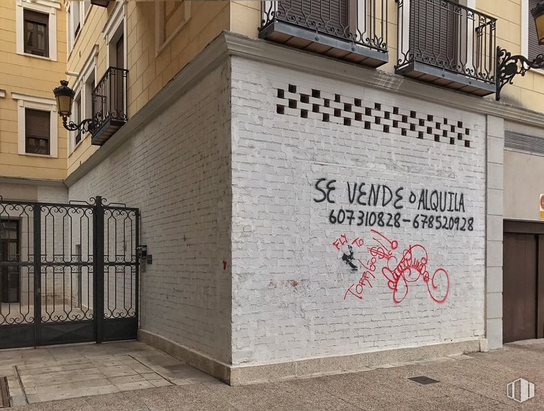 Retail for sale at Plaza España, 20, Torrijos, Toledo, 45500 with window, building, property, handwriting, infrastructure, fixture, font, facade, graffiti and art around