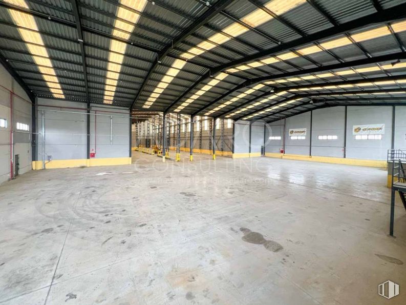 Industrial for sale & for rent at Zona industrial, Valdemoro, Madrid, 28343 with hall, beam, wood, flooring, concrete, asphalt, urban area, ceiling, composite material and shade around